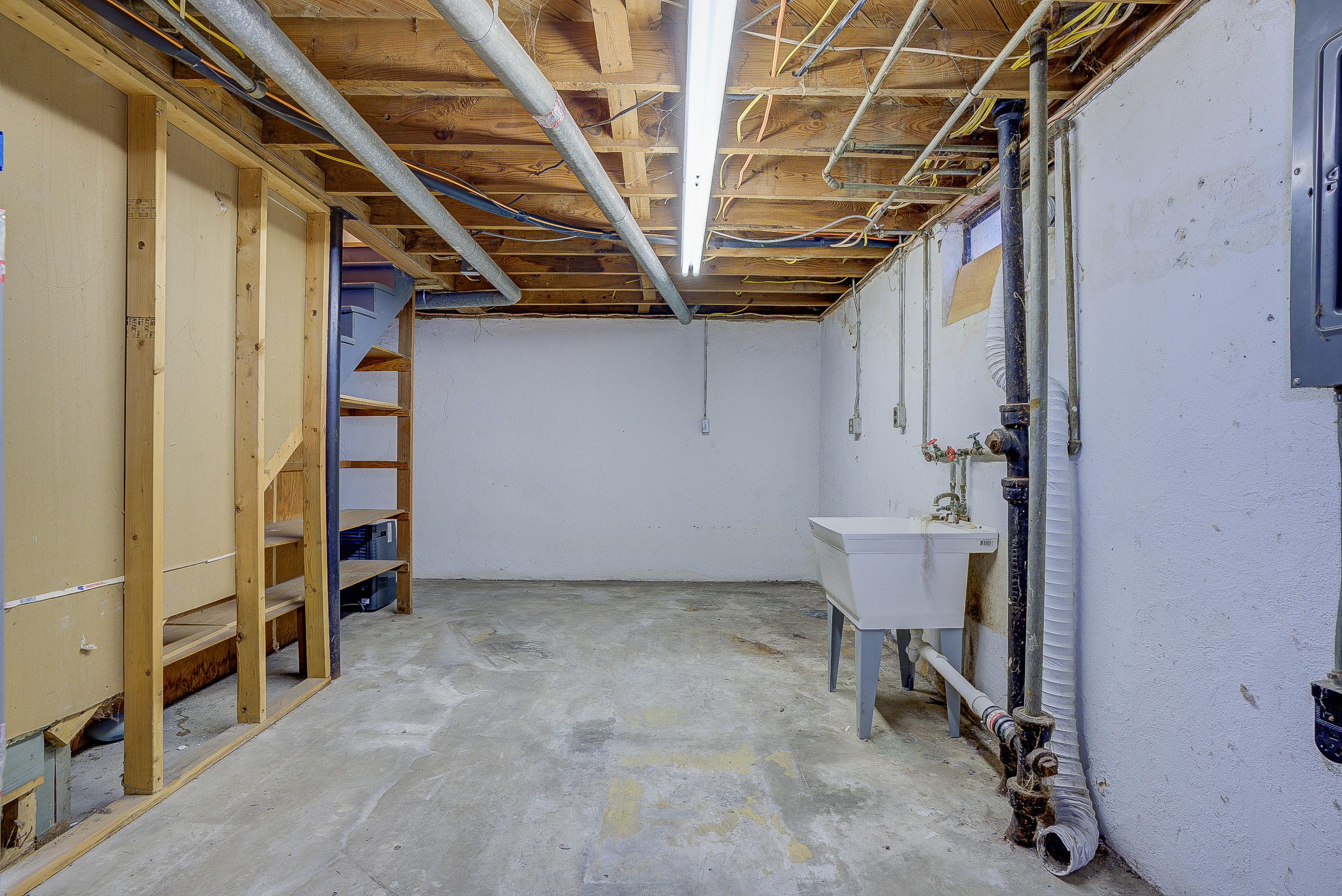 2454 Livingston Road Southwest Roanoke, VA 24015 - Photo 16 of 21 Laundry Area