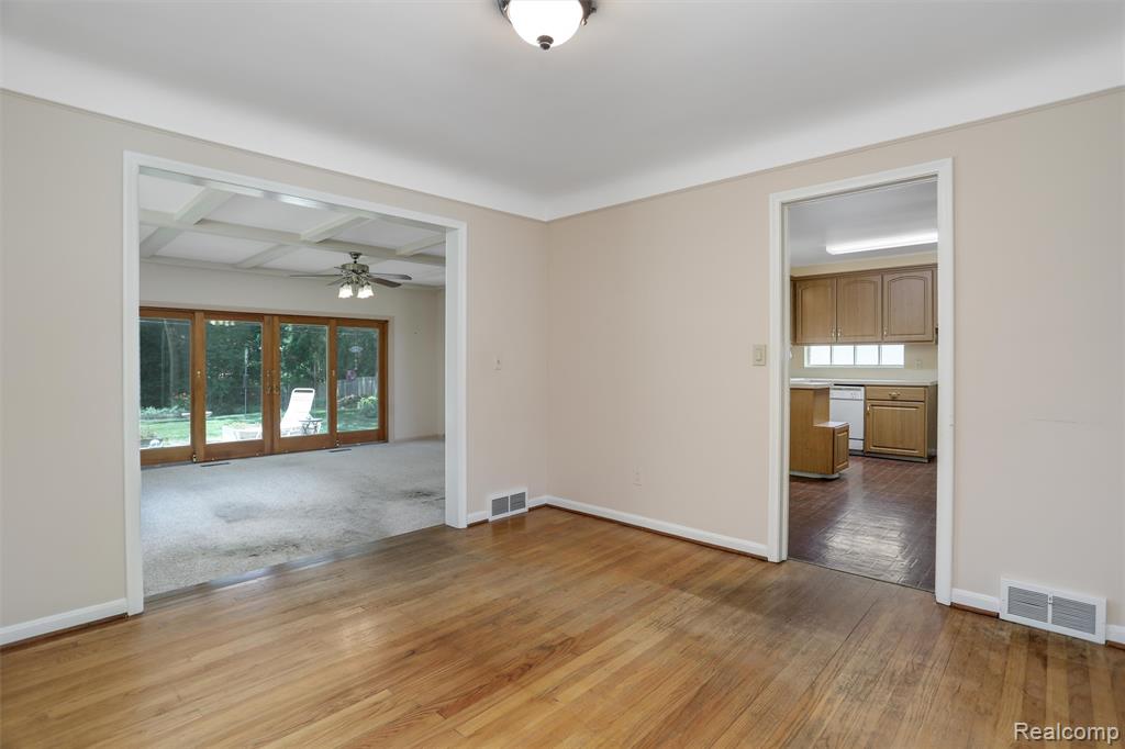 21235 River Road Grosse Pointe Woods, MI 48236 - Photo 10 of 33