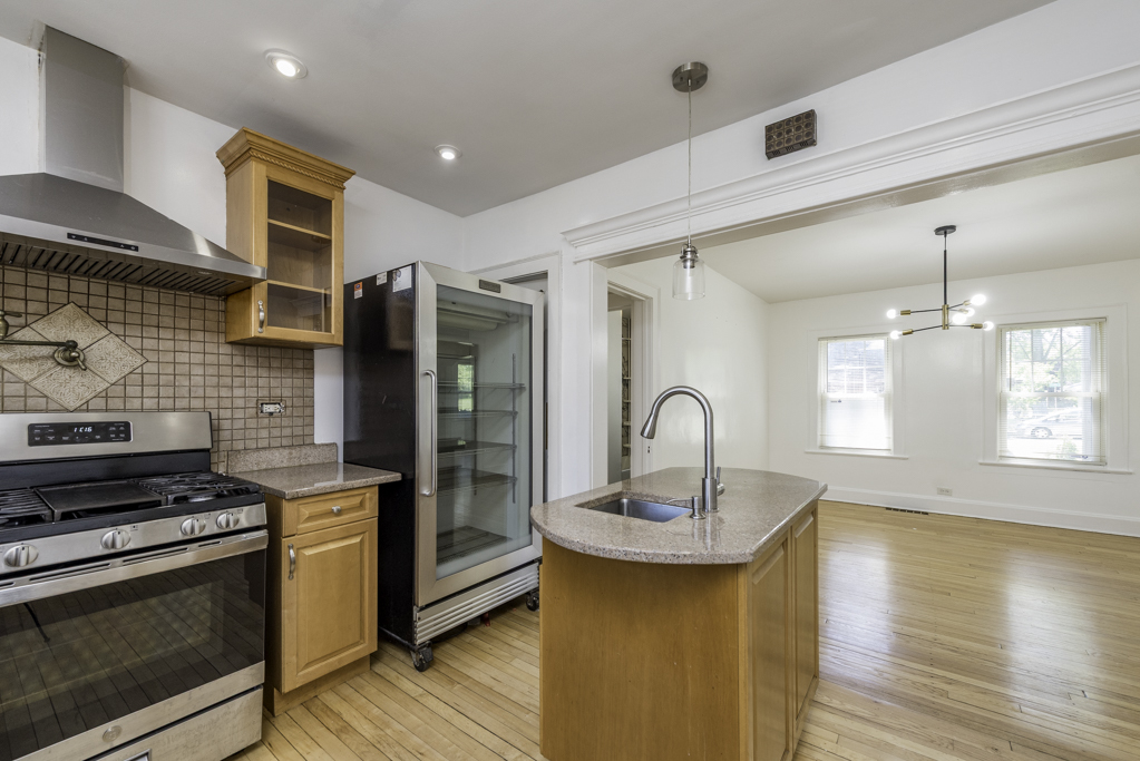 1609 North Sheridan Road Waukegan, IL 60085 - Photo 15 of 29