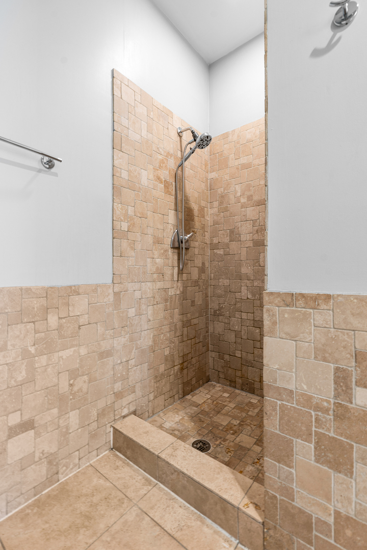 529 North Racine Avenue, Unit 3 Chicago, IL 60642 - Photo 17 of 22