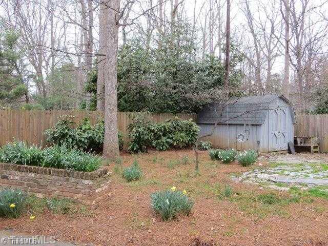 600 Quarterstaff Road Winston-Salem, NC 27104 - Photo 14 of 16 Yard/Garden.