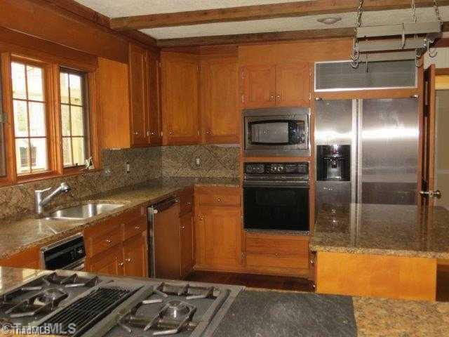 600 Quarterstaff Road Winston-Salem, NC 27104 - Photo 4 of 16 Kitchen.