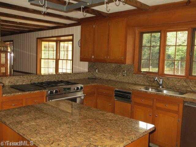 600 Quarterstaff Road Winston-Salem, NC 27104 - Photo 5 of 16 Kitchen.
