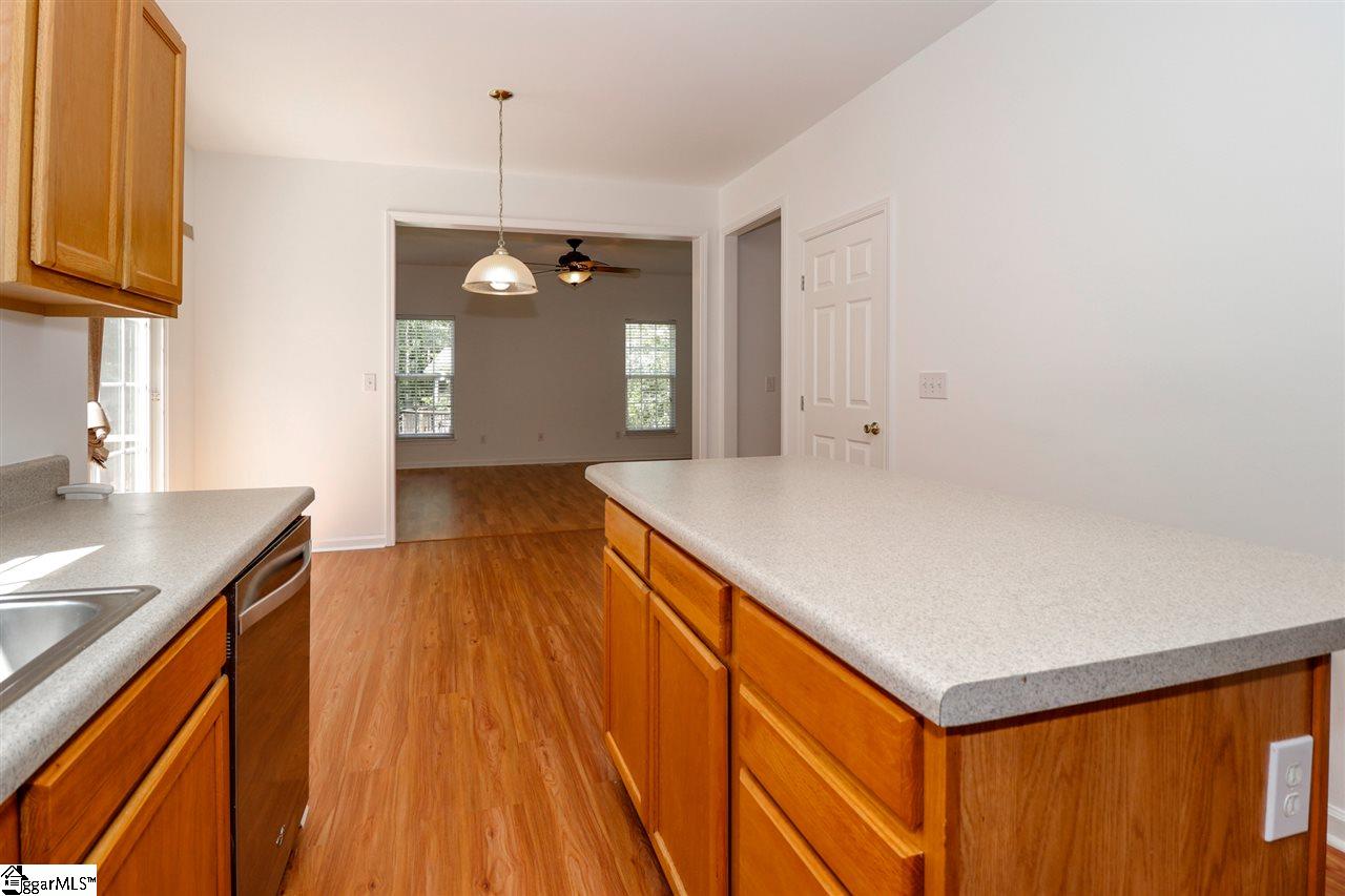 511 Scarlet Oak Drive Fountain Inn, SC 29644 - Photo 2 of 31 Gallery Image 2