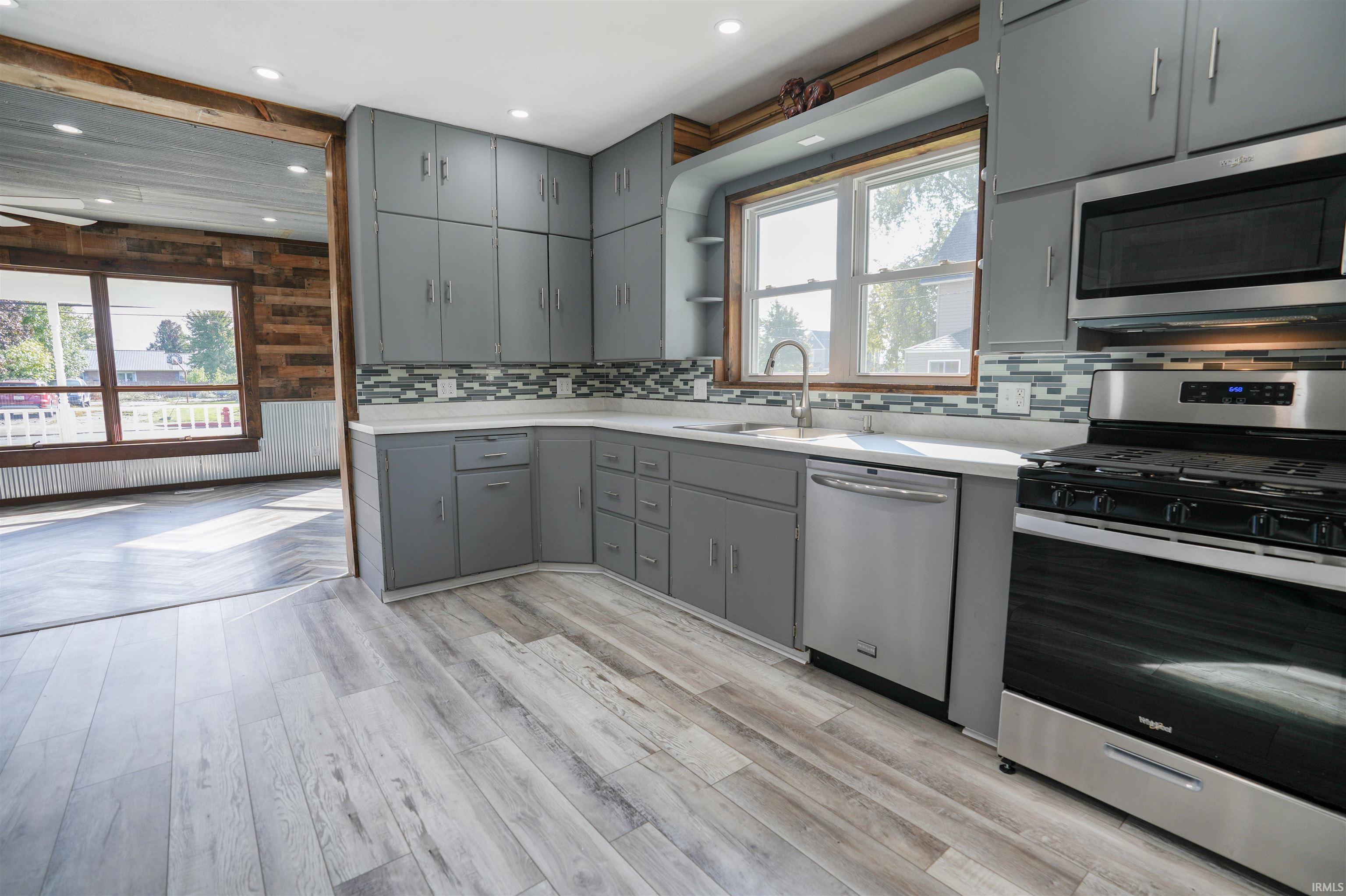 504 South Range Street Wolcott, IN 47995 - Photo 5 of 25