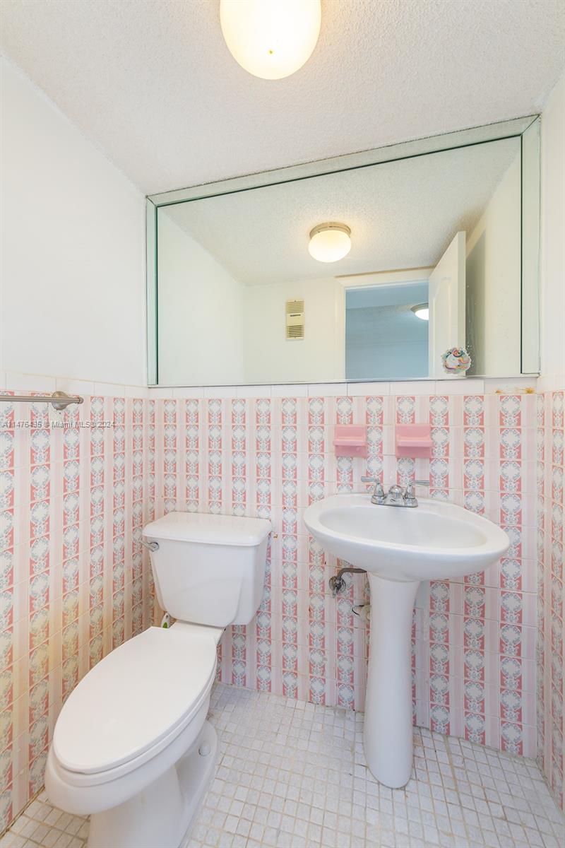 1674 Bay Road, Unit 501 Miami Beach, FL 33139 - Photo 21 of 27 Gallery Image 21