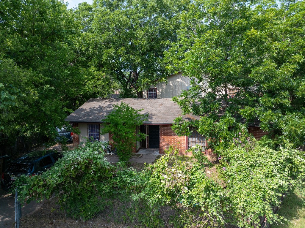 6110 Calmar Cove Austin, TX 78721 - Photo 17 of 26 a view of a garden with plants