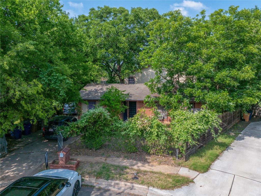 6110 Calmar Cove Austin, TX 78721 - Photo 18 of 26 a view of a garden with plants