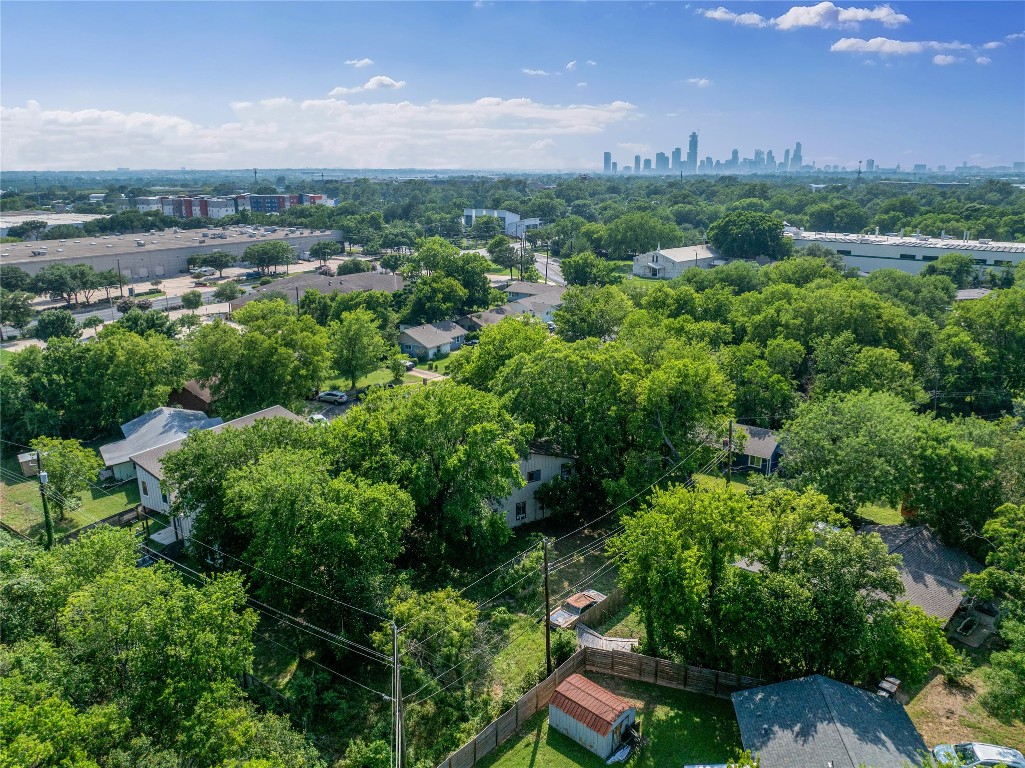 6110 Calmar Cove Austin, TX 78721 - Photo 20 of 26 a view of a city