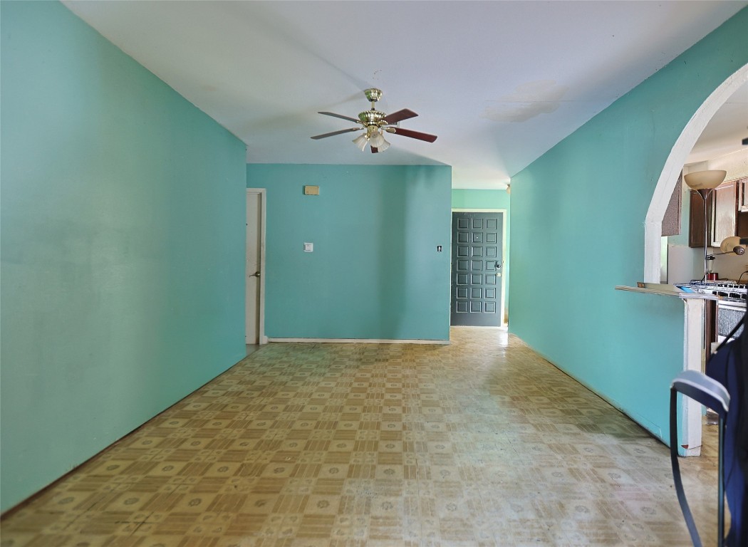 6110 Calmar Cove Austin, TX 78721 - Photo 6 of 26 a view of a big room with carpet