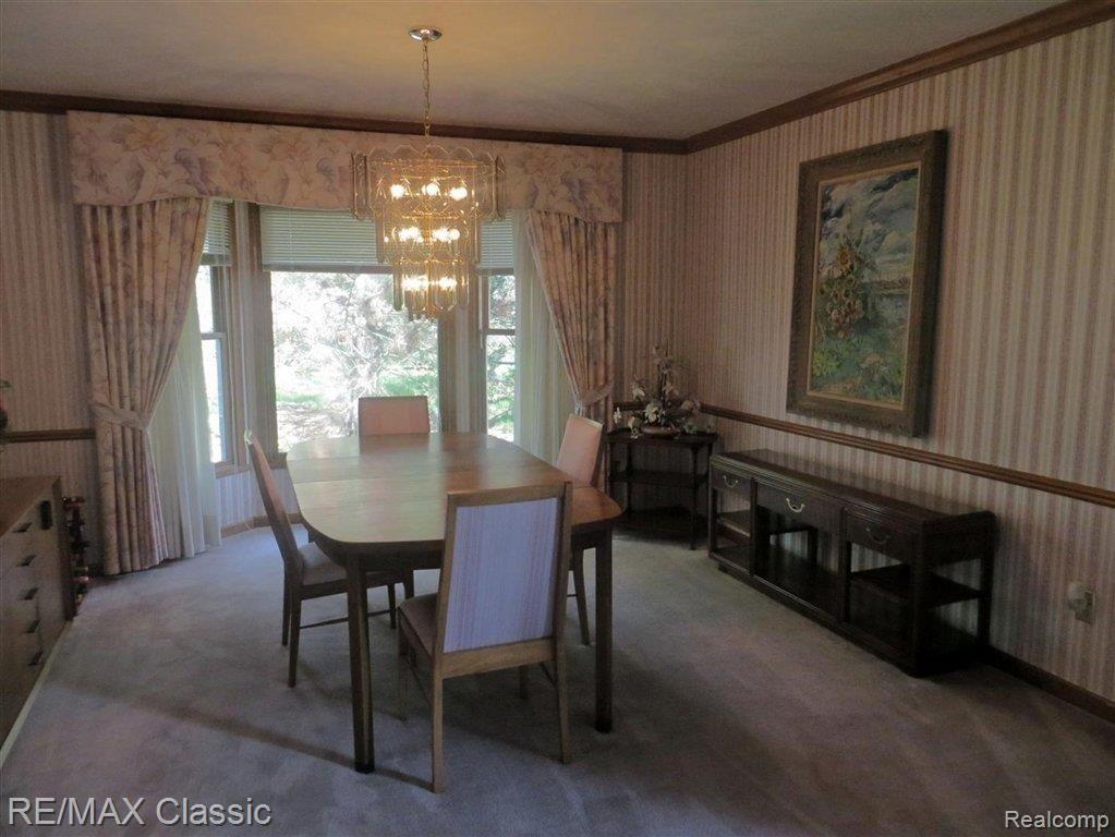 3101 Quail Ridge Circle Rochester, MI 48309 - Photo 13 of 19 Bay in Dining Room.jpg
