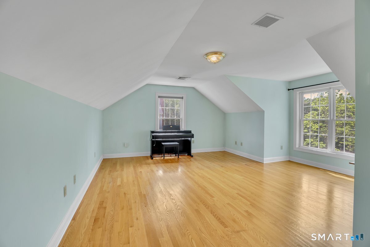 95 Higgins Road Cheshire, CT 06410 - Photo 27 of 40