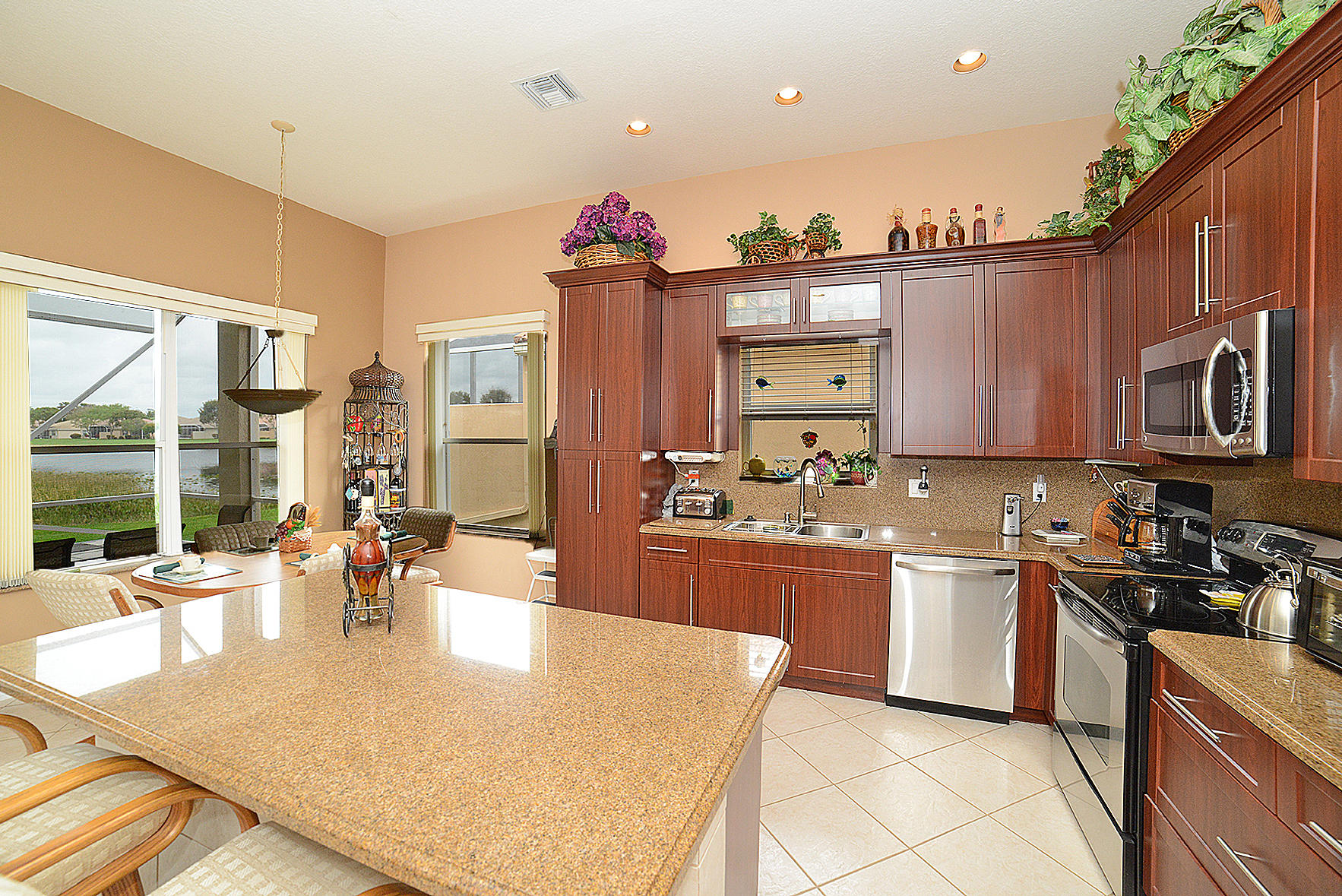 13925 Vía Raphael Delray Beach, FL 33446 - Photo 16 of 33 Kitchen