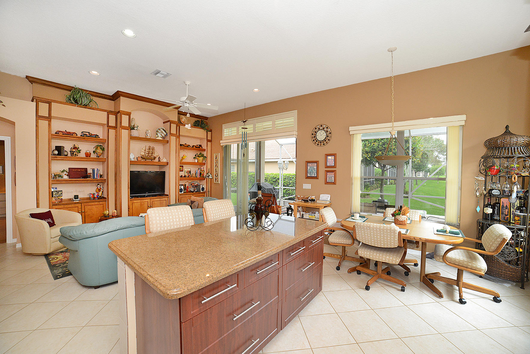 13925 Vía Raphael Delray Beach, FL 33446 - Photo 17 of 33 Kitchen