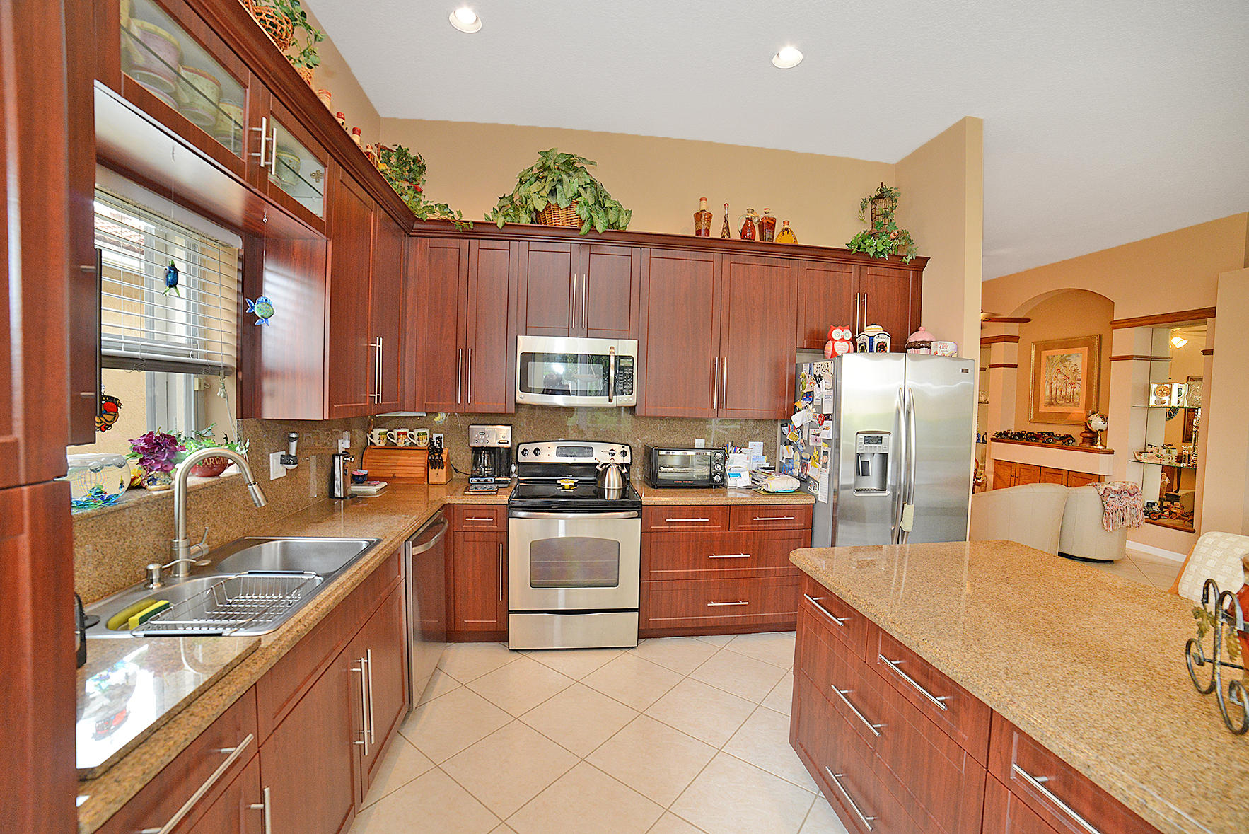 13925 Vía Raphael Delray Beach, FL 33446 - Photo 18 of 33 Kitchen