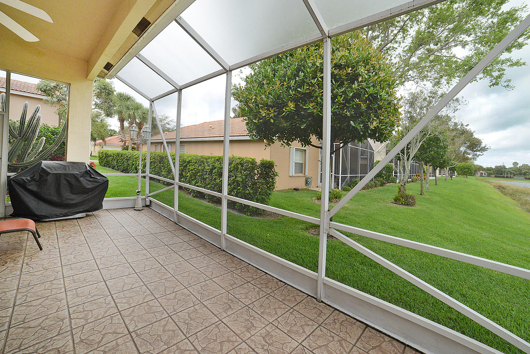 13925 Vía Raphael Delray Beach, FL 33446 - Photo 9 of 33 Screened in Patio