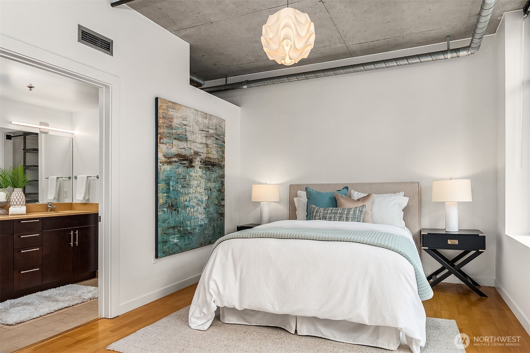 2720 3rd Avenue, Unit 909 Seattle, WA 98121 - Photo 26 of 40 a bedroom with a bed and lamps