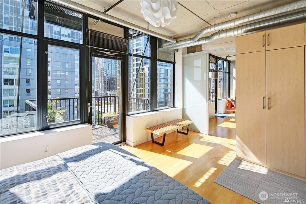 2720 3rd Avenue, Unit 909 Seattle, WA 98121 - Photo 27 of 40 a bedroom with furniture and a bathtub
