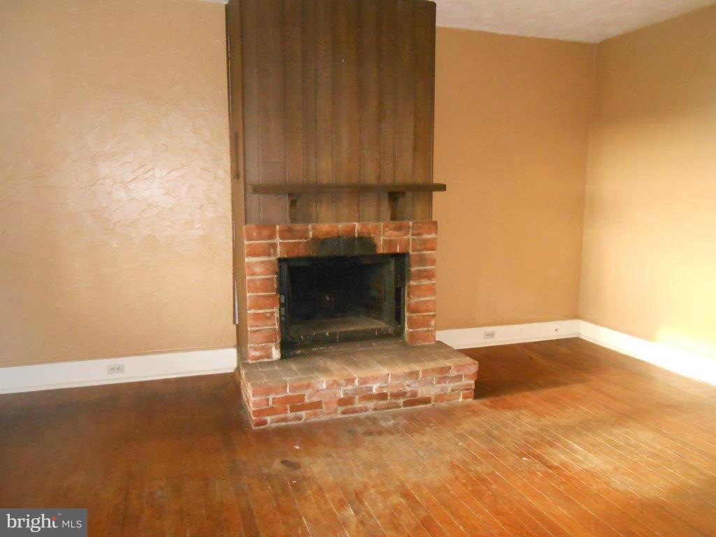 311 St Paul Road Ingleside, MD 21644 - Photo 7 of 15 Living Room