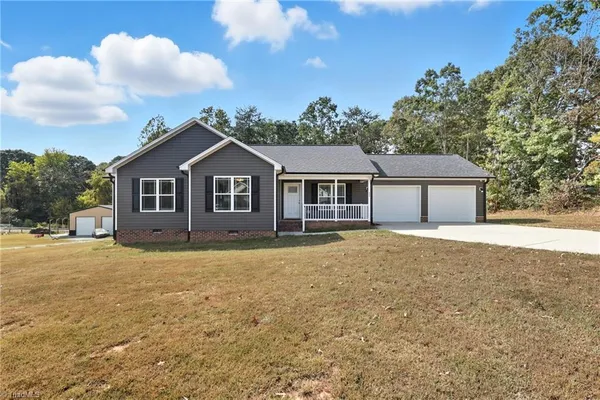 $345,000 | 324 Carriage Trace Lane, Lexington, NC 27295