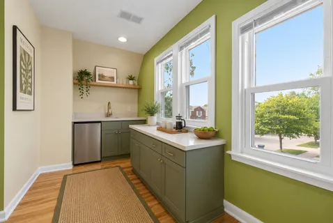 $375,000 | 3858 West 99th Street, Evergreen Park, IL 60805