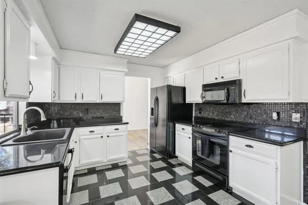 $420,000 | 2307 Harrington Court, Euless, TX 76039