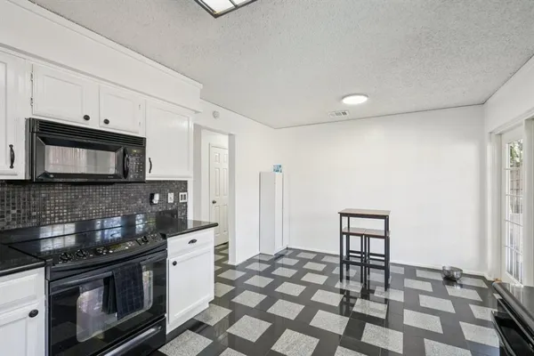 $420,000 | 2307 Harrington Court, Euless, TX 76039