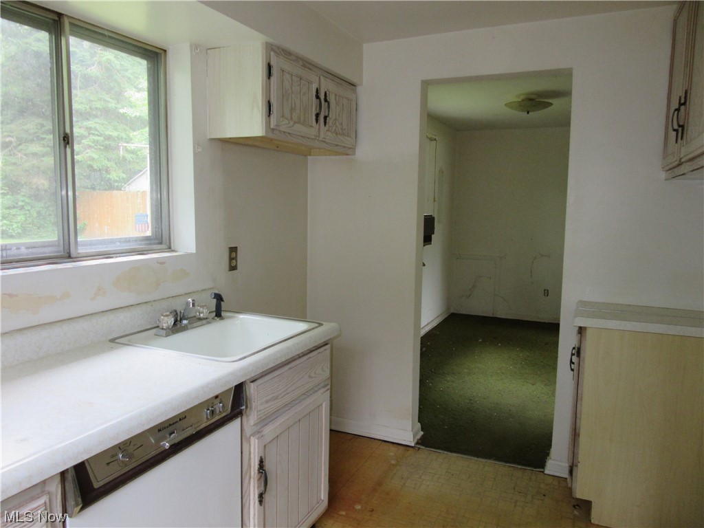 5803 Lake Road Mentor, OH 44060 - Photo 6 of 13 Kitchen
