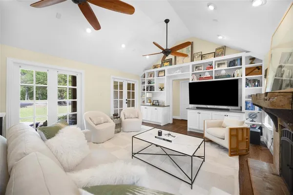 $650,000 | 3856 Shorecrest Drive, Dallas, TX 75209