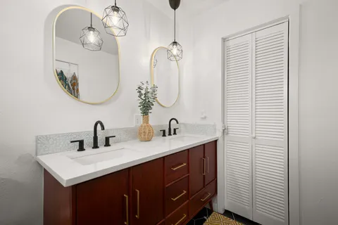 $399,900 | 11900 Oakbrook Drive, Austin, TX 78753
