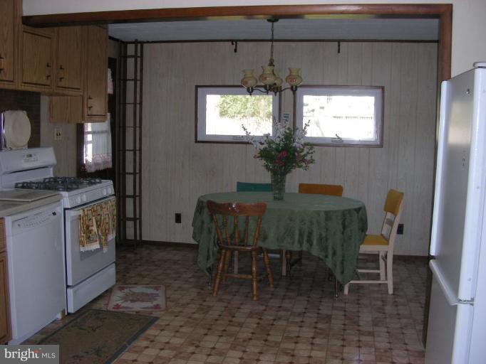 addition for eat-in kitchen