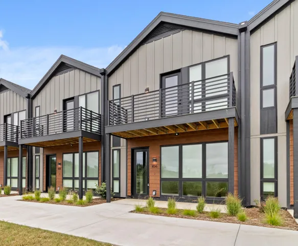 $429,900 | 4163 East Hemlock Drive, Unit 106, Oak Creek, WI 53154