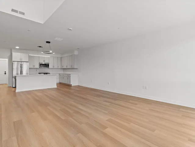 $429,900 | 4163 East Hemlock Drive, Unit 106, Oak Creek, WI 53154