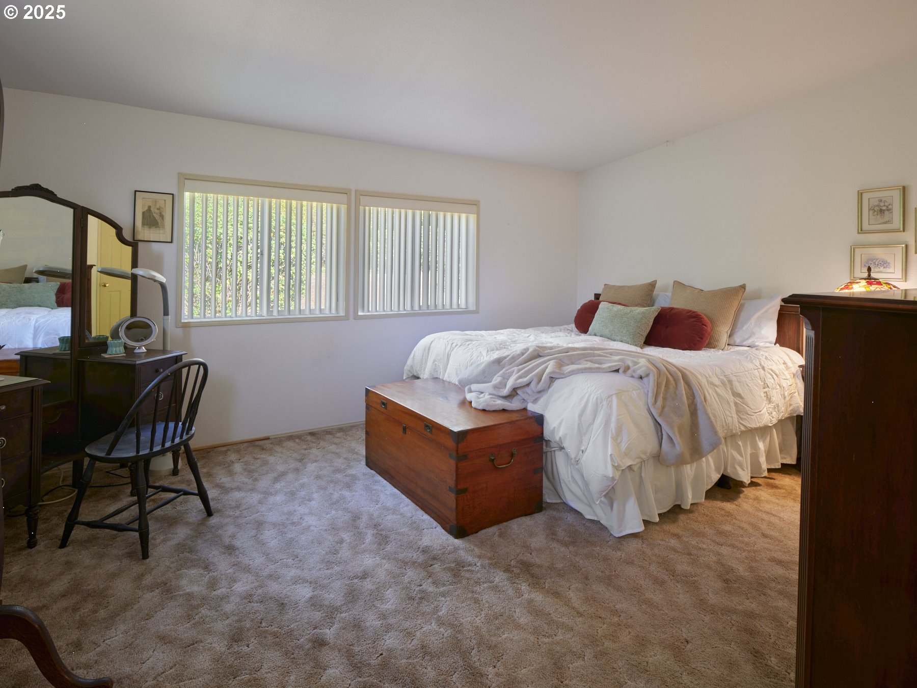 5389 Green Mountain Road Woodland, WA 98674 - Photo 29 of 47 a bedroom with bed and a window