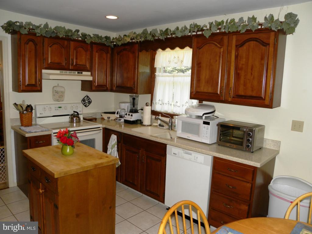 502 Colonial Crescent Drive Lititz, PA 17543 - Photo 6 of 23 Gallery Image 6