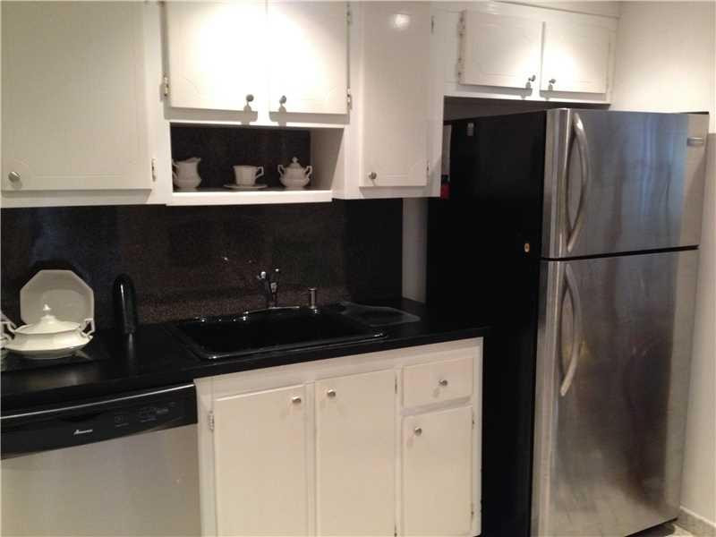 1609 North Riverside Drive, Unit 902 Pompano Beach, FL 33062 - Photo 4 of 13 Kitchen.