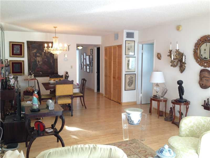 1609 North Riverside Drive, Unit 902 Pompano Beach, FL 33062 - Photo 6 of 13 Living Room.