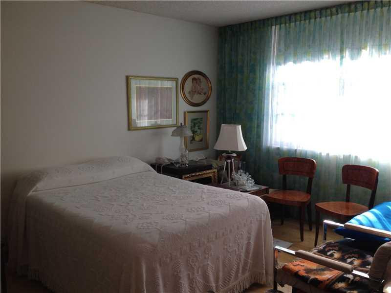 1609 North Riverside Drive, Unit 902 Pompano Beach, FL 33062 - Photo 7 of 13 Bedroom.