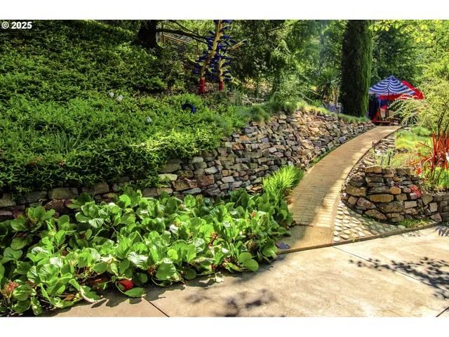 a view of a outdoor space