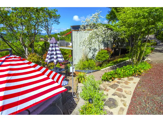 a view of outdoor space