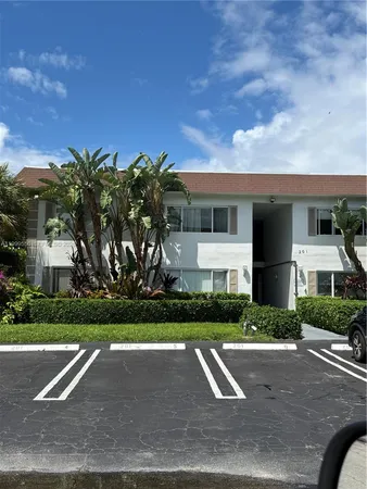 $1,900 | 201 Southeast 6th Avenue, Unit 7, Pompano Beach, FL 33060