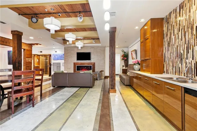 $2,100 | 923 Constance Street, Unit 116, New Orleans, LA 70130