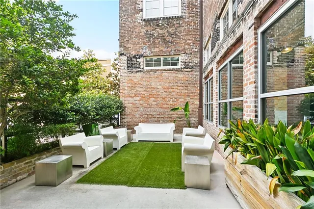 $2,100 | 923 Constance Street, Unit 116, New Orleans, LA 70130