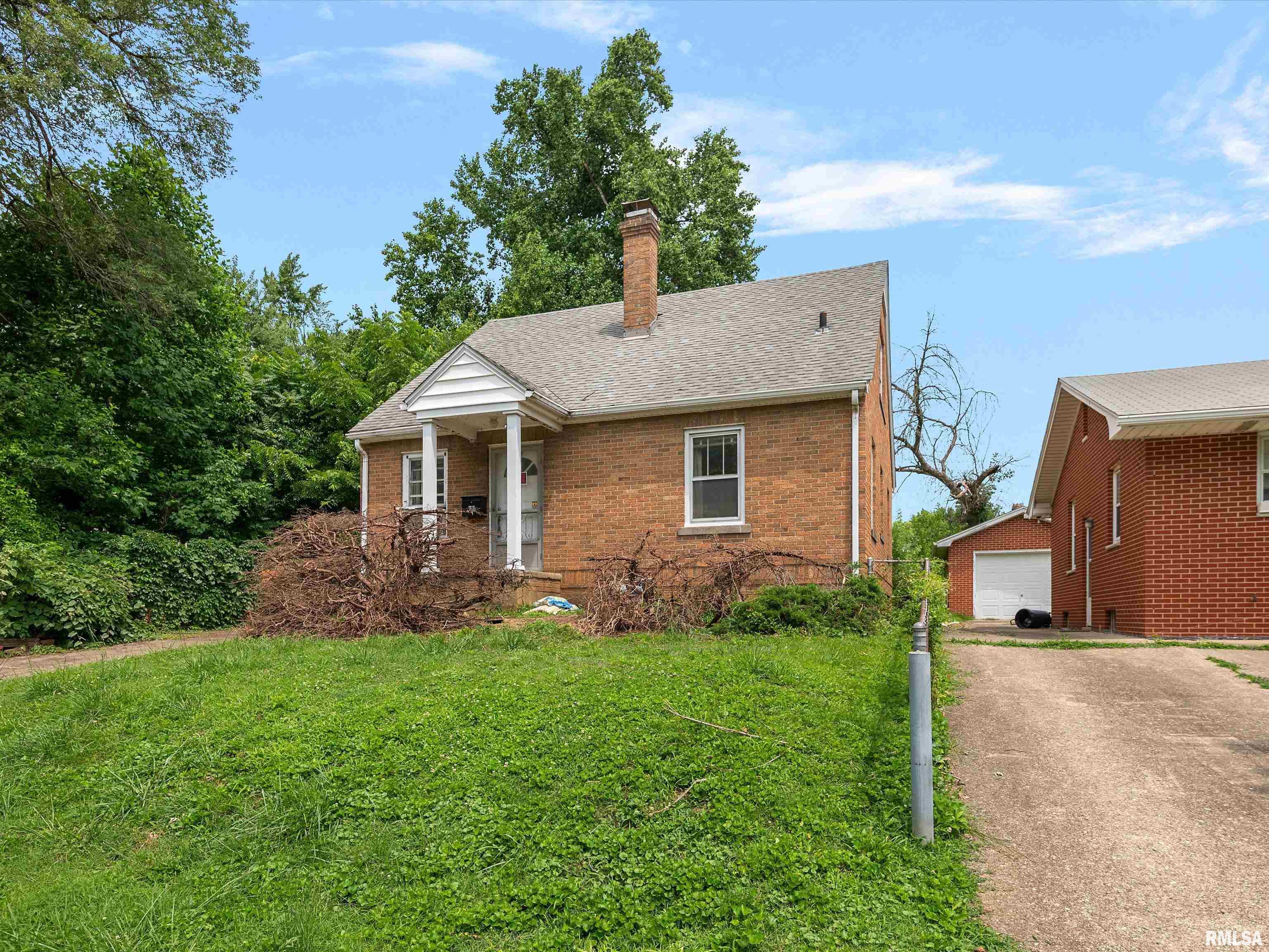 609 Wood Avenue Springfield, IL 62702 - Photo 2 of 30