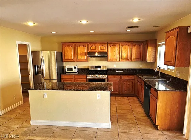 $2,500 | 5876 Capsicum Court, Las Vegas, NV 89118
