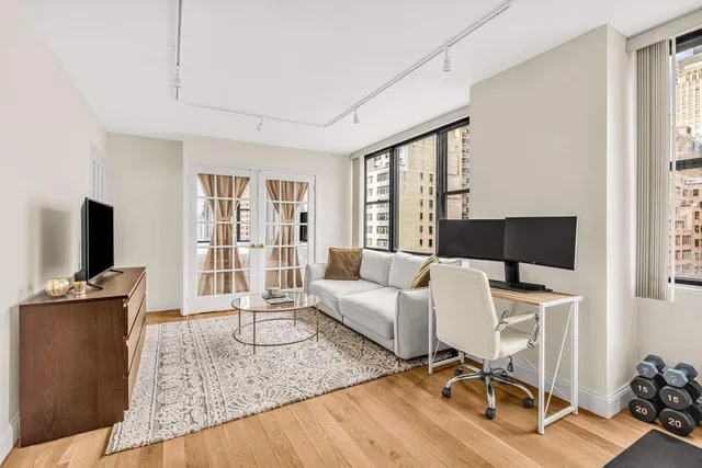 $875,000 | 301 East 45th Street, Unit 10E | Midtown East