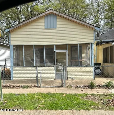 $12,000 | 213 Ave G, Greenwood, MS 38930