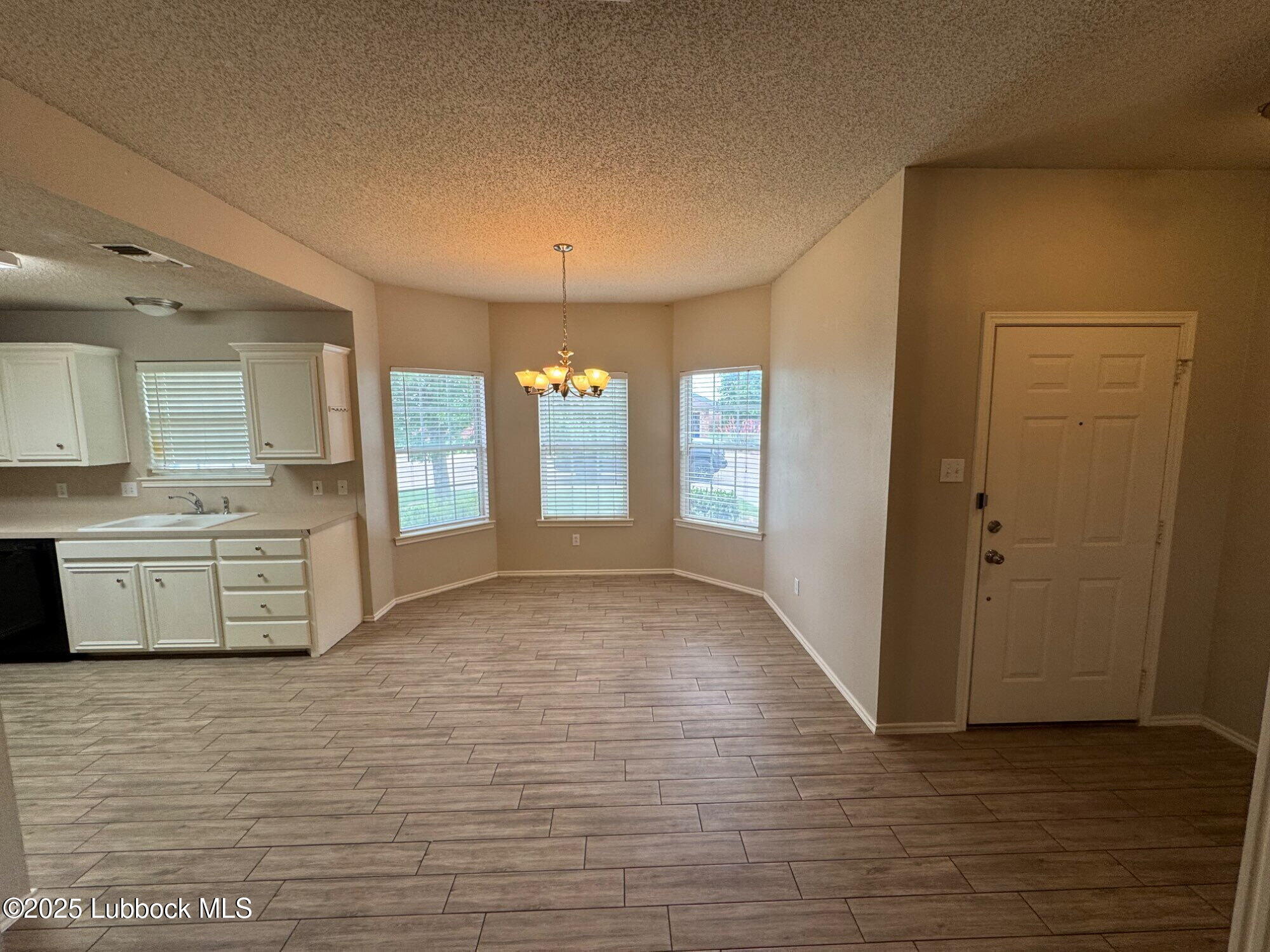 6811 6th Street Lubbock, TX 79416 - Photo 3 of 13 IMG_6576