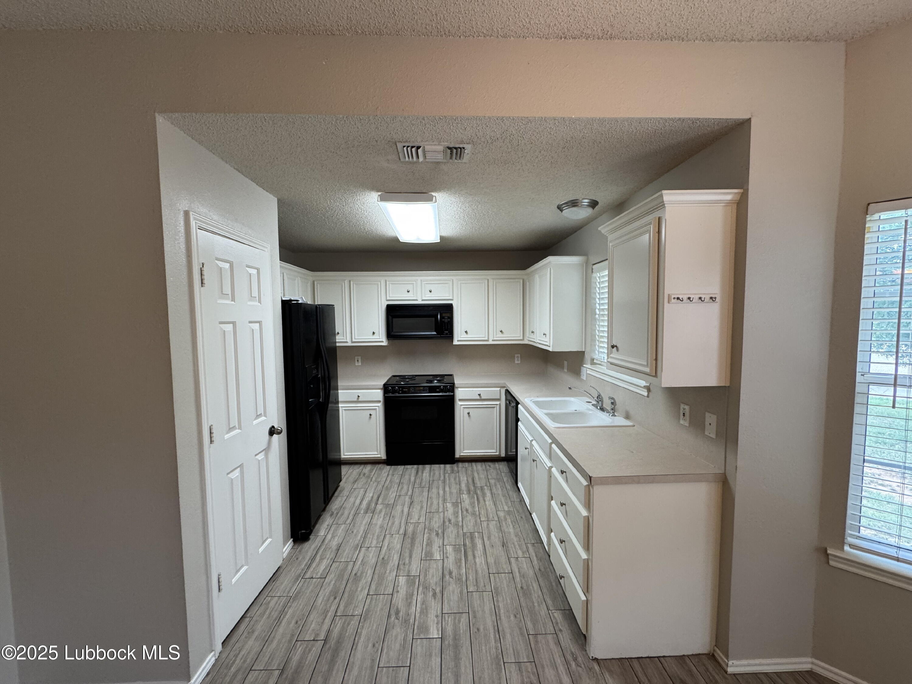 6811 6th Street Lubbock, TX 79416 - Photo 4 of 13 IMG_6577