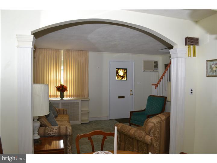 6955 Clinton Road Upper Darby, PA 19082 - Photo 5 of 15 Living Room